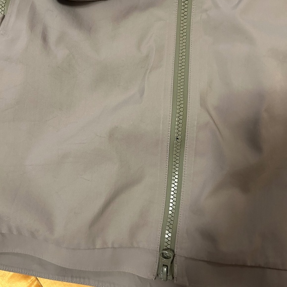 Lululemon Rain Jacket - Picture 6 of 8